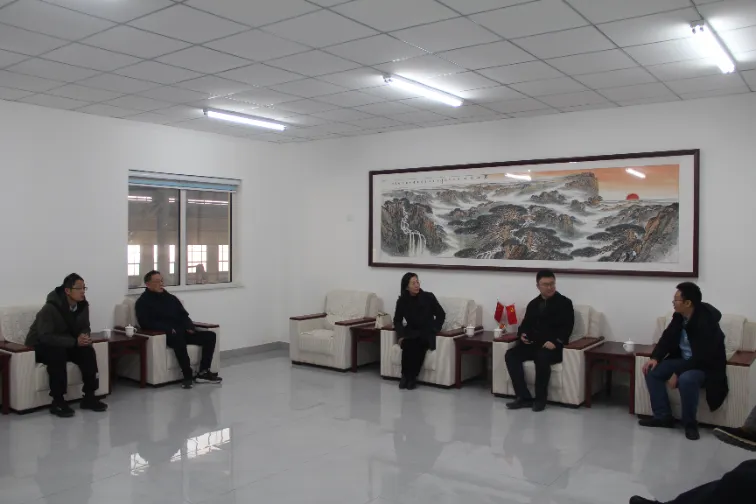 Přivítání delegace z Shandong University of Architecture k návštěvě závodu a prozkoumání spolupráce